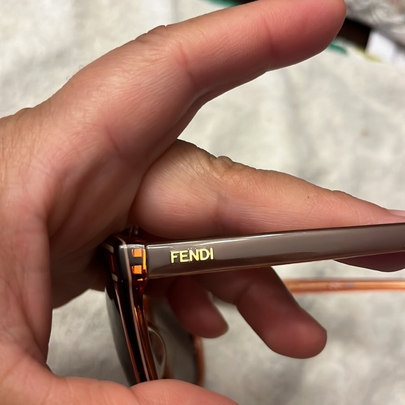 Authentic fendi sunglasses - Picture 5 of 8